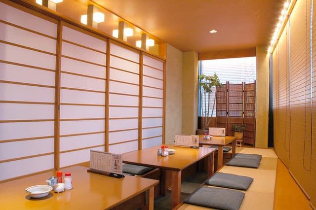 とんかつ武蔵 - 奥座敷（掘りごたつ）接待やちょっとしたお集まりに、ゆっくり寛いで頂きながらお食事していただけます。