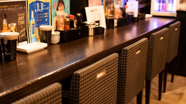 夜のまるに食堂 - カウンター