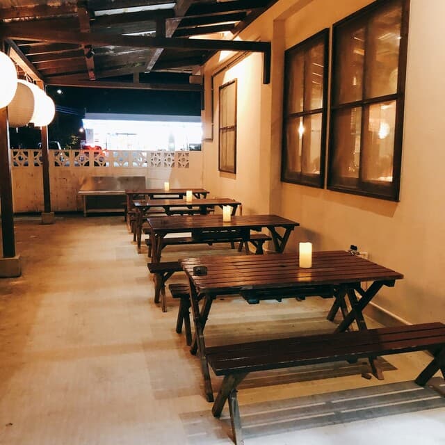 琉球焼肉NAKAMA - 開放的なテラス席