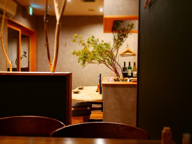 酒ト肴・〆うどん あかり - 落ち着いた店内
