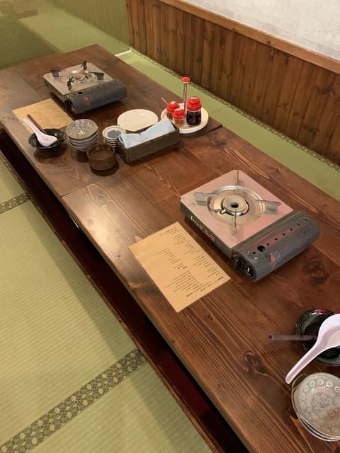 大衆食堂 肉と点心すえぞうアバアバ - 席
