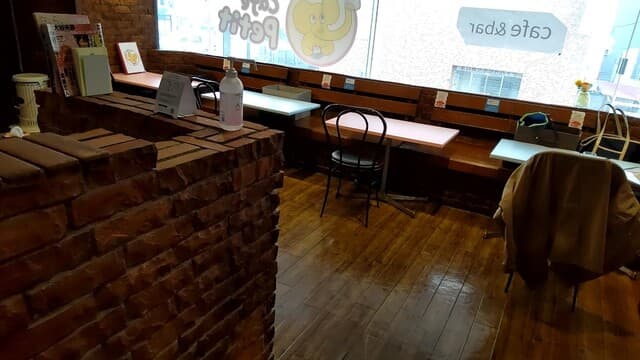 CAFE PETIT - 内観