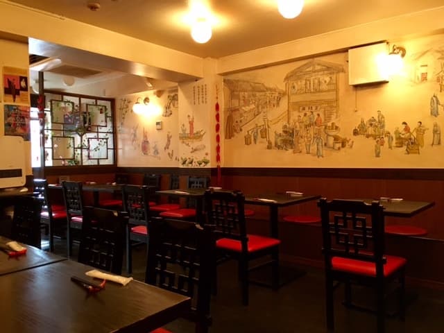 麻辣王豆腐 - いかにも中華な店内！