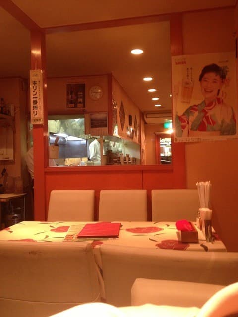 マハール - 店内奥から