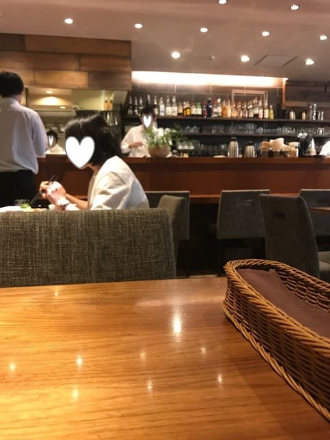 銀座2丁目ミタスカフェ - ウッディーなインテリア