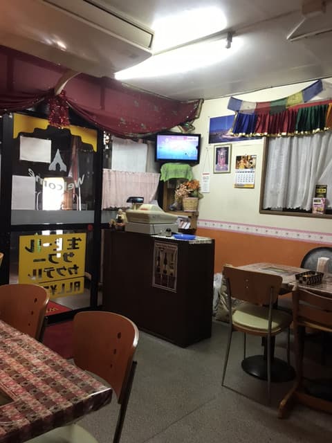 サンライズ - 店内写真、正面にテレビが見える席に座る。
テレビのボリュームを上げてもらってニュースを
見ながら食べる。なかなかいいじゃん。