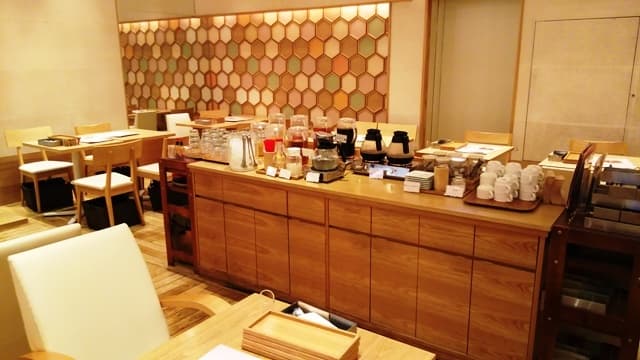 めん、色いろ。いつでも、おやつ。 - ドリンクビュッフェ＆内観