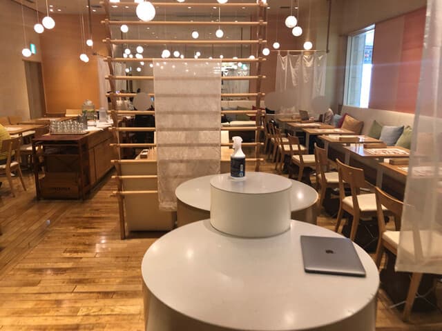 めん、色いろ。いつでも、おやつ。 - 店内