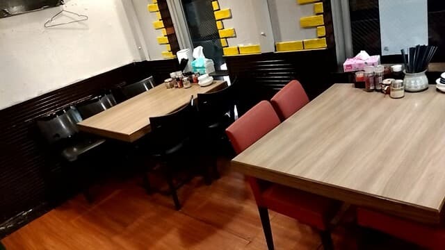 ラーメンショップ 一玲 - テーブル席