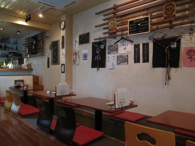 小料理 哲  - 掘り炬燵式ﾃﾞｽから、足を延ばして。