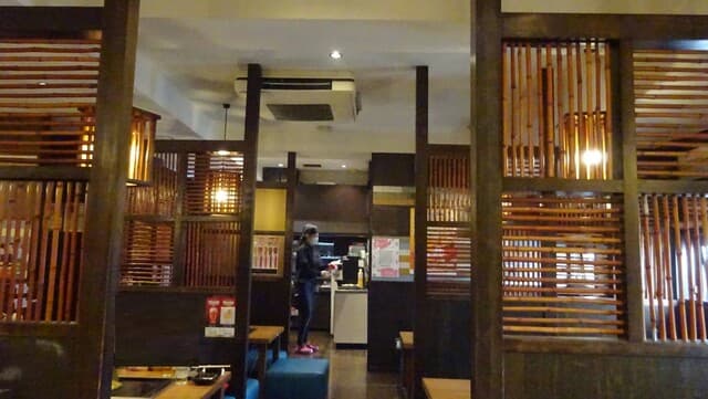 六三 - 店内