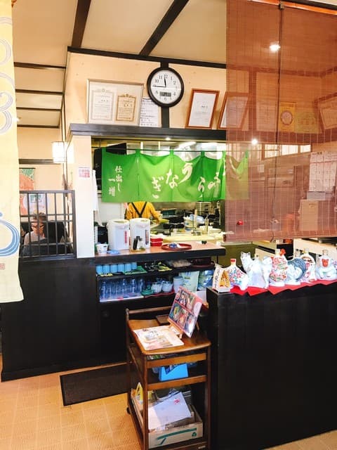 一増 - 一階入り口近く