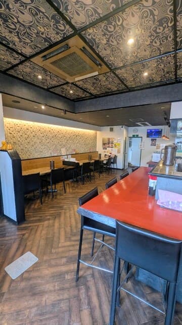 鶏そば専門店 らーめんえびす - カウンターL字11席、4人テーブル×3