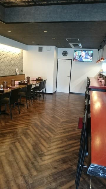 鶏そば専門店 らーめんえびす - モダンな店内