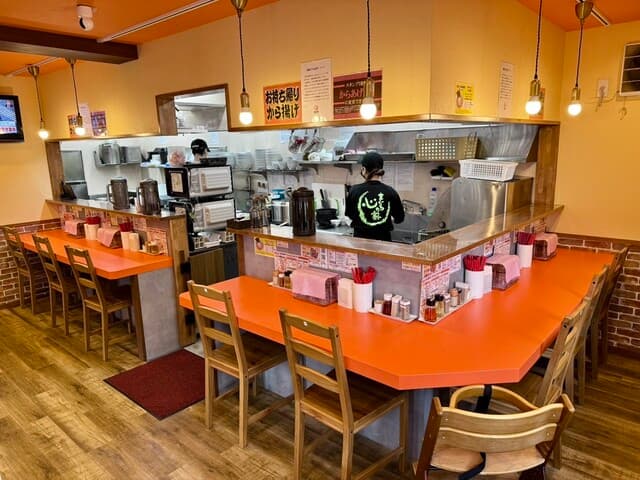 鶏そば・から揚げ専門店らーめんえびす - カウンター席