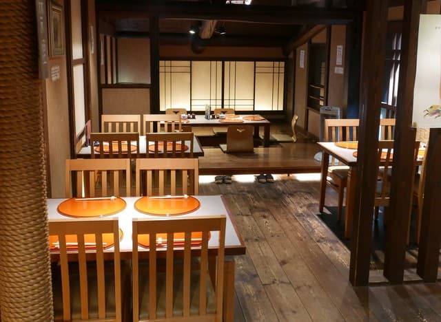 味彩 のと与 - 店内