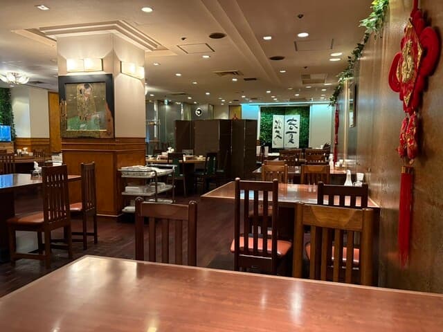 湖陽樹 - 老舗感漂う広々とした店内