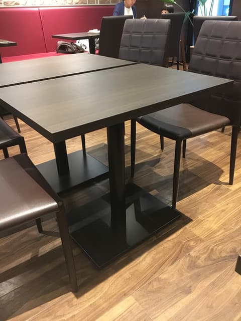 ルーム カフェ(アスティルホテル新大阪プレシャス) - シックな店内