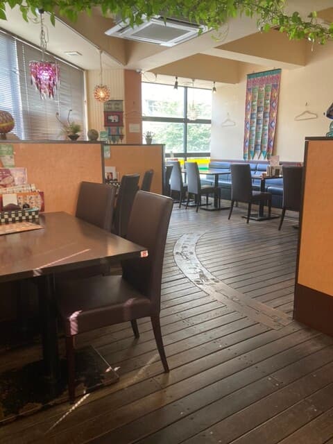 シダラタ - 座席の沢山ある大きなお店です。