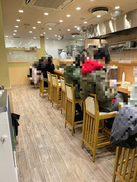 なにわ 麺次郎 - 店内の様子