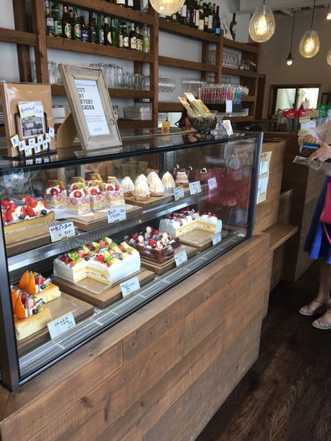 ケーキ パスタ&バール いすずカフェ - ケーキのショーケース