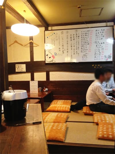 やきとり たぬき - グループに最適な小上がり。
