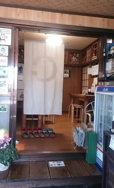 そば善 - 小上がりにもテーブル席あります