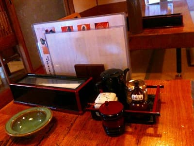 そば善 - ２０１０／１２／０５　座敷の自席テーブル