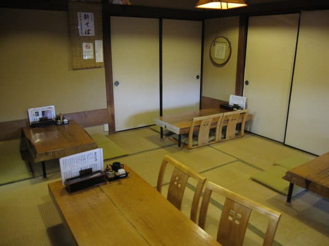 そば善 - 今回は、この座席にて・・