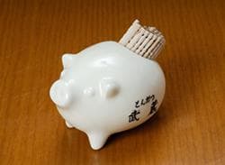 とんかつ武蔵 - 武蔵オリジナル　”ブタちゃん”の爪楊枝入れ店内で好評発売中！650円