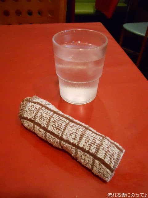 マハール - お水とおしぼり