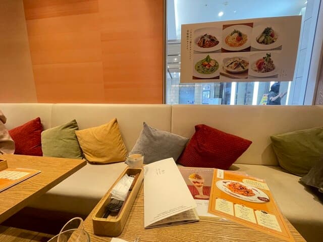 めん、色いろ。いつでも、おやつ。 - 内観