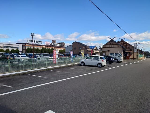 喫茶 小次郎 - 店舗外観、駐車場