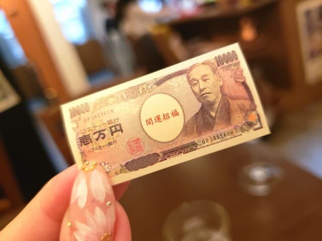 ラ ポルケッテリア - クラッカーからこんな紙吹雪100枚が舞ってきました(笑)
金運アップでお財布に入れてあります～＼(^^)／