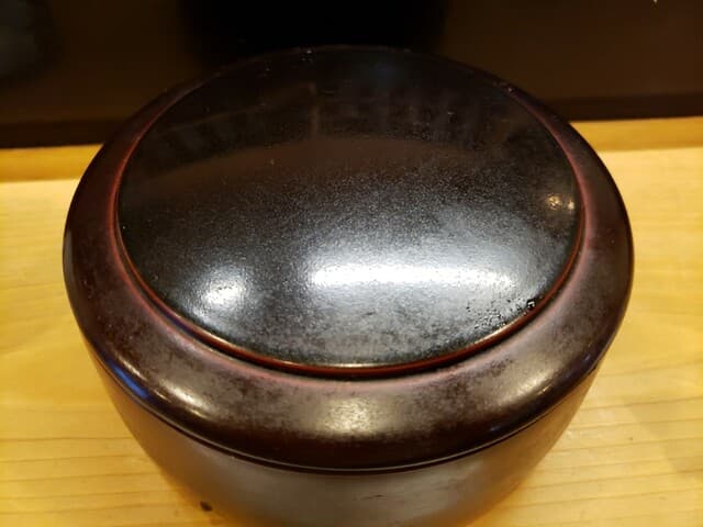 すし善 - （※写真3）上ちらし（蓋つき）