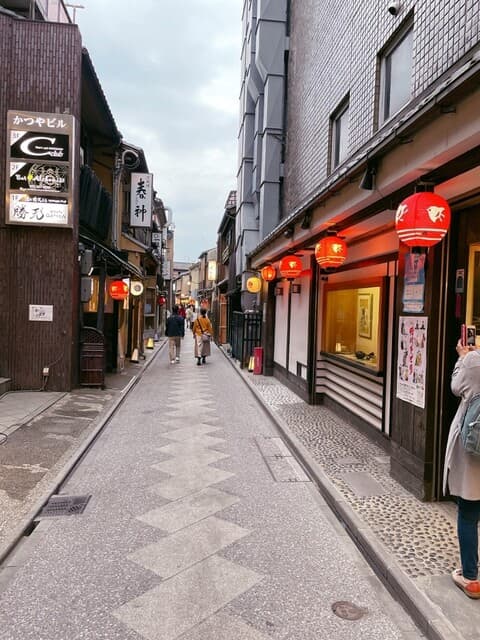 六傳屋 -