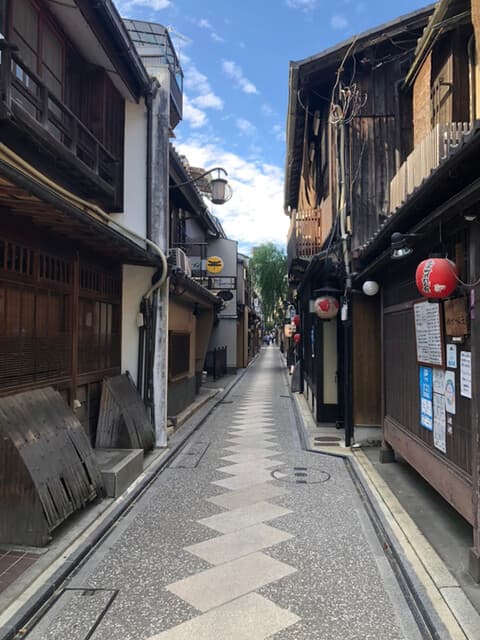 六傳屋 -