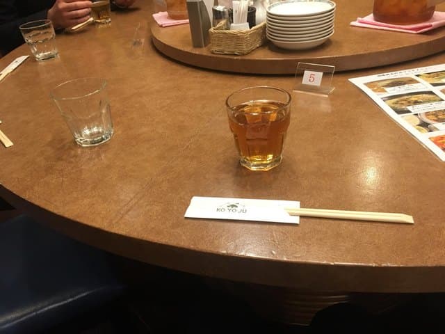湖陽樹 - 中華らしい丸テーブルですね