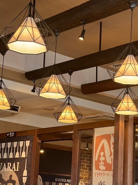 錦わらい - 店内の照明