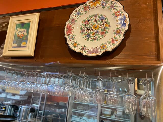 イタリアンキッチン ダイスケ - グラスもいっぱい　イタリアのお皿かしら？