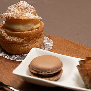 All seasonings and desserts are handmade. A variety of dishes made with domestic ingredients.