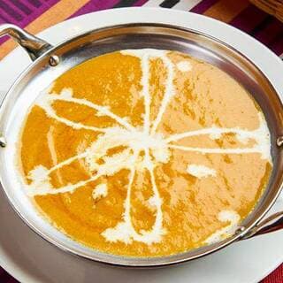 In addition to curry options with varying levels of spiciness, the Nepali dish "Soupmomo" is also available.