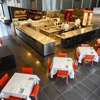 In a space that is devoid of even a single pillar, there’s an open kitchen brimming with a live atmosphere.