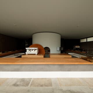 Craftsmen’s actions and the passage of time. A space that blends Kyoto’s traditions with innovation.