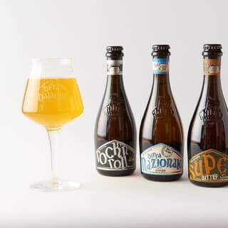 This restaurant offers a wide variety of craft beer! There are also wines and original drinks available.