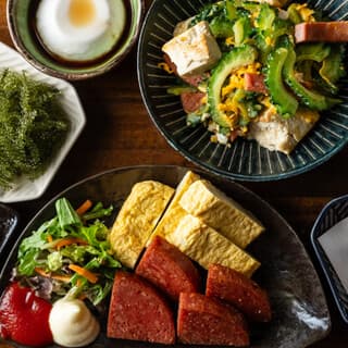 본격적인 맛을 즐길 수 있는 다양한 오키나와 요리를 준비했습니다.