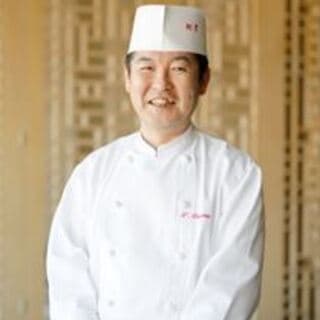 We offer a delicious and colorful Chinese cuisine served in a full course meal, showcasing the chef's exceptional skills.