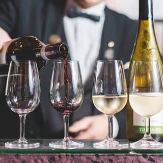 The first wine list for senior sommeliers in Hokuriku region, featuring over 150 wines