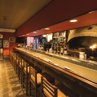Equipped with a private room with a deep sink. Enjoy a sophisticated retreat-like bar in Kata-machi.