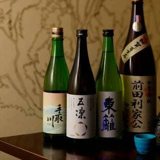 使用石川地酒や加賀棒茶製造の多種多様なお酒が豊富に揃っています。